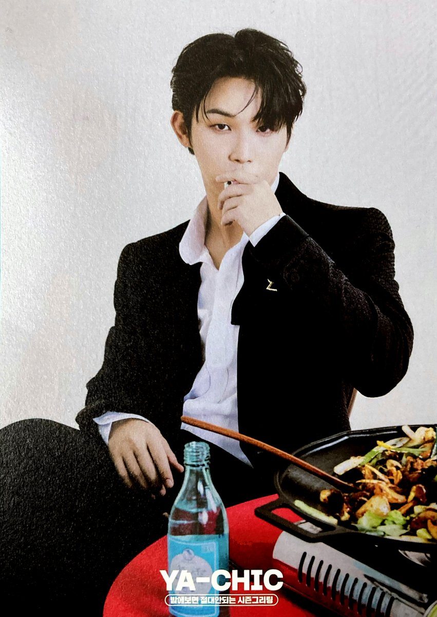 i know sub is my bias but i canNOT get over how good hyunsik looks in the sg, especially the black version
i mean that HAIR
he looks like a vampire that i would all-too-willingly invite in