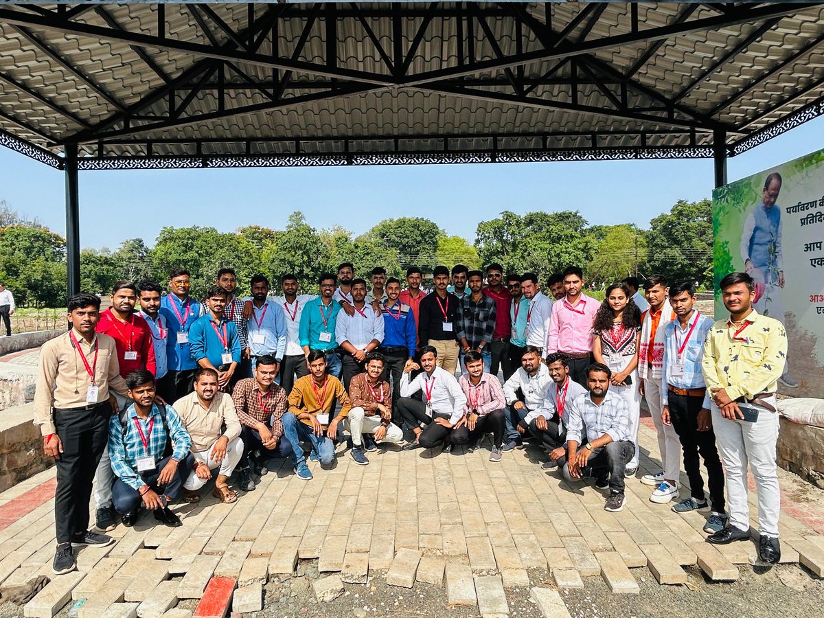halkeveer08's tweet photo. जनसेवा मित्रों ने बखूबी निभाई अपनी जिम्मेदारी!!
अब आई हैं शासन की बारी!!
सुशासन_का_चित्र 
#मुख्यमंत्रीजनसेवामित्र
 
@CMMadhyaPradesh @DrMohanYadav51 @ChouhanShivraj   @JansamparkMP
@TheLallantop @MPTakOfficial @jagdishDevdaBJP @rshuklabjp @AIGGPA @Connect_Lokesh @KailashOnline https://t.co/wfxZYLncun