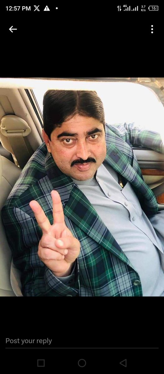 S_zareen53's tweet photo. ہمیں ورکر کو کس کے سہارے چھوڑا گیا ہے حلقے میں ۔کیا وفا کا یہی صلا ہے ۔
ہم لوگ شیر کے علاؤہ کسی اور نشان پر مہر کیسے لگا سکتے ہیں
جو لوگ کل تک جماعت کو نواز شریف کو گالیاں دیتے تھے آج ان کو کیسے ووٹ دے سکتے ہیں ۔
ایڈجسٹمنٹ نا منظور
ہمارا ایم این اے راجہ وقار ممتاز 
ہمارا نشان شیر https://t.co/BBHvTOCjO8