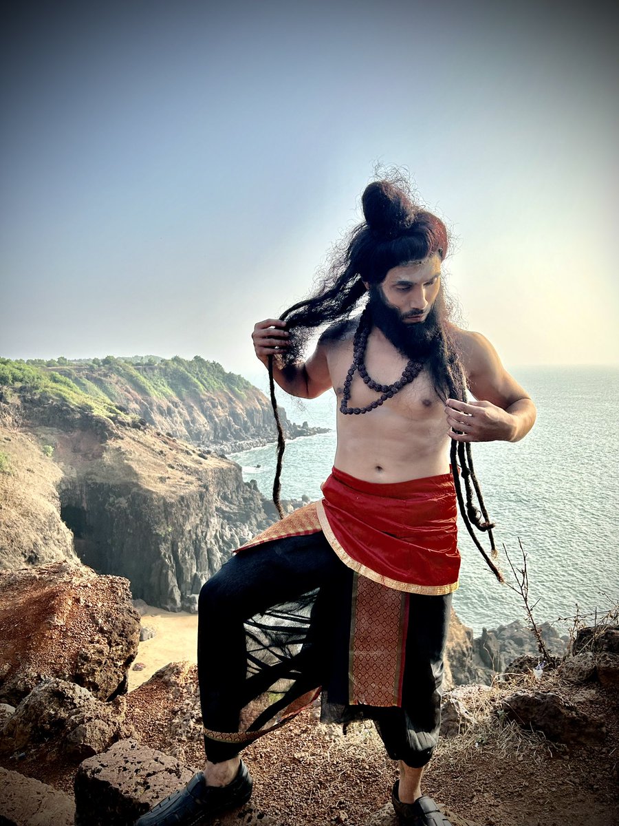 bboymad91's tweet image. HAR HAR SHAMBU SONG IT WAS SHOOTING TIME AT RATNAGIRI🎬🎬🎬
.
.
.
.
.
.
.
#shootinglife #shootingphoto #shootingmode #aghori #shivtandav #artistlife