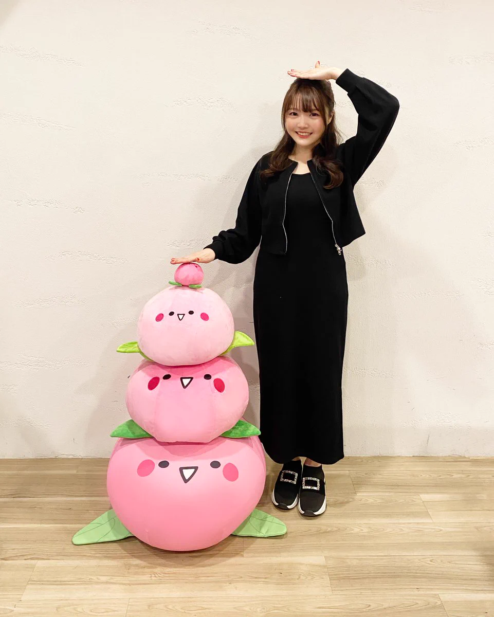 麻倉もも　モモクッション大 GDoNFdqb0AA4Hrc?format=webp&