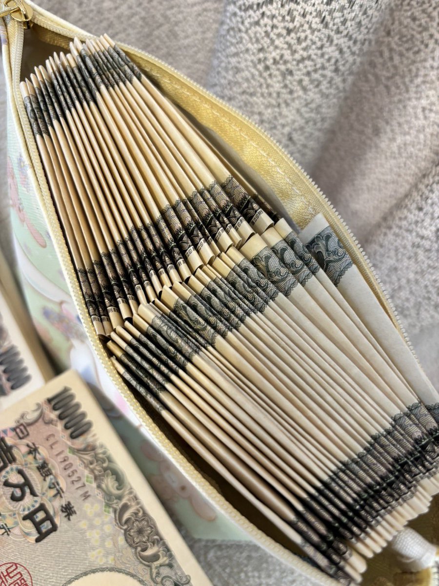 yoichomcm's tweet photo. 155万ー🫶🏻🫶🏻
いきなりLINE鳴り止まなくなって何って思ったら
当たりまくったLINE友達からの喜びの声だった😭👏 https://t.co/VmFmLvndOI