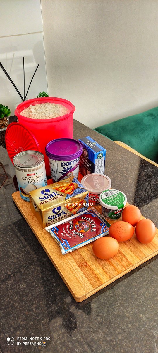 Perzarhos's tweet photo. INGREDIENTS
-6 cups of flour
-1 cup of sugar
-6 teaspoon of baking powder
-1 teaspoon of salt
-1 teaspoon of bicarbonate of soda
-Stork baking margarine
-Coconut milk
-1 cup of custard/yoghurt/Maas
-5 eggs
-1 teaspoon of vanilla/caramel essence https://t.co/9FbPU6xwnX
