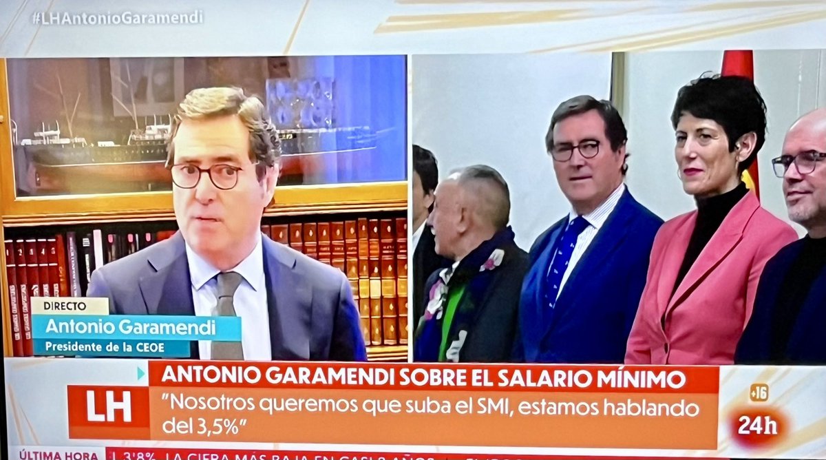 Ritaalberdi's tweet image. Garamendi, Pte de la Patronal, regateando contra la subida unos pocos euros del SMI, porque daña a las pequeñas empresas. 
Él, que cobra 300.000 euros brutos anuales de salario al año+50.000 complementos. Porque ÉL lo vale, claro. 
#LHAntonioGaramendi