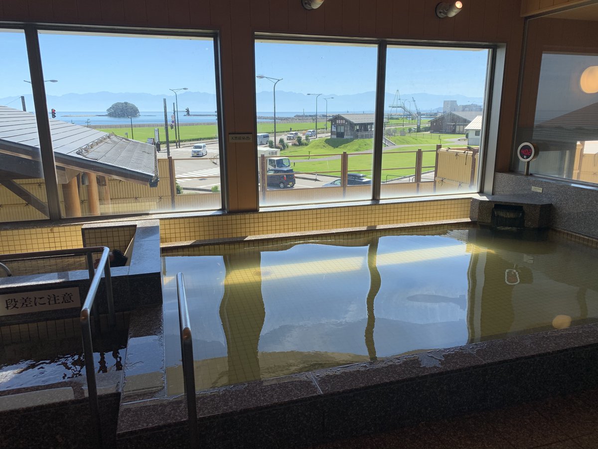 himibanya's tweet photo. 『氷見温泉郷総湯』営業再開!!
先日、総湯付近の通水が確認できました。本日は浴槽や洗い場の確認作業を行い、営業に問題ございませんでしたので明日より営業を再開いたします。
営業時間は通常通りの10時～23時（最終入館22時・土日祝7時～）で営業いたします。
2歩前進！！ https://t.co/WBsXcjs4ck