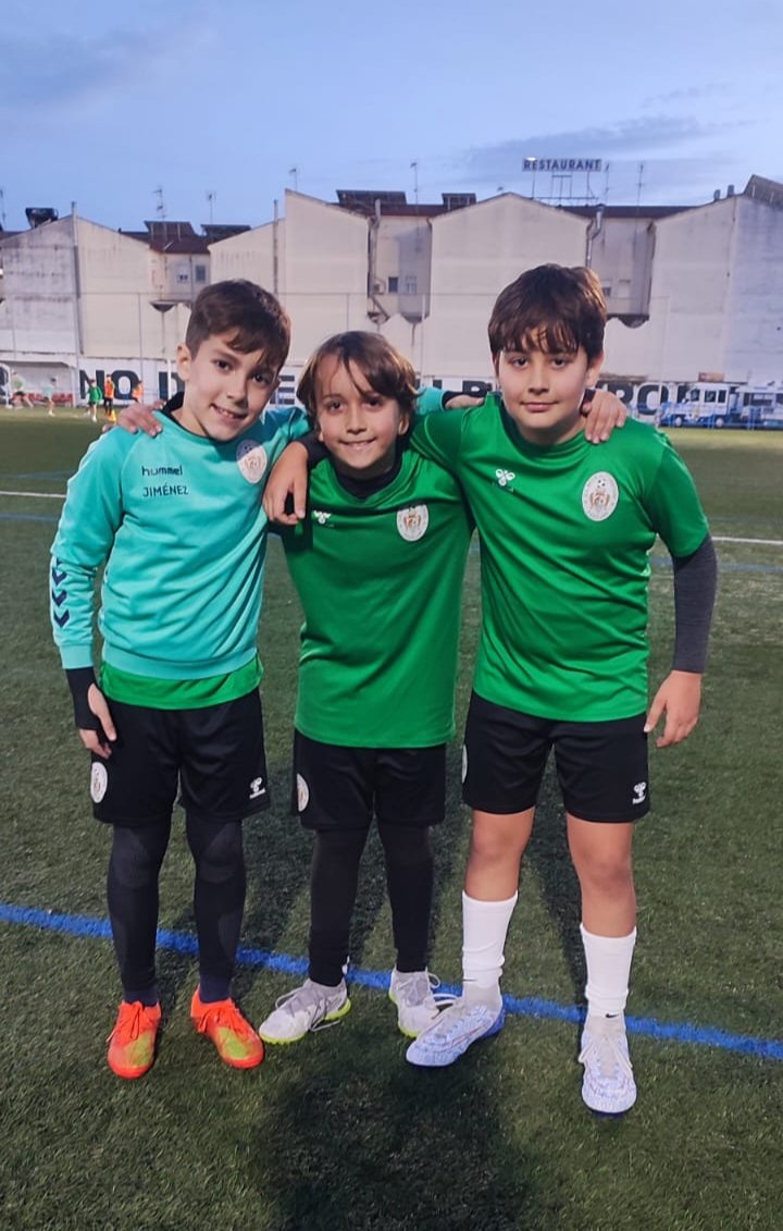 Betis_Iliturgit's tweet photo. Nuestros jugadores Benjamines Manuel Jesús Muñoz Muñoz, Luis Manuel Villa Gutiérrez y Marco Jiménez García  han sido convocados para entrenar con la selección Benjamín de Jaén, mucha suerte y a disfrutar 🤍💚 https://t.co/EbGaL700VO