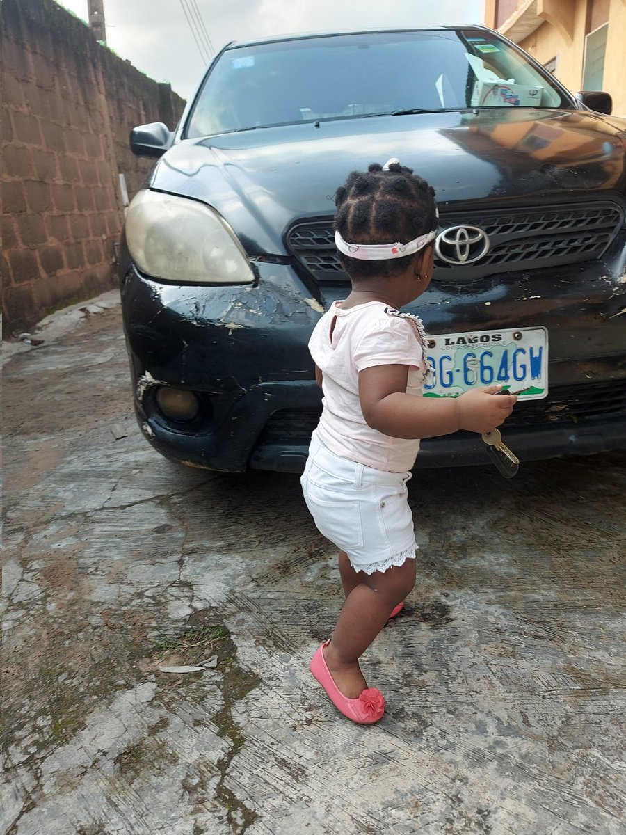 Nzify_'s tweet photo. This small young madam just gave me a pose that'll last a lifetime🤣🤣🤣 https://t.co/lRIG9LvYtd