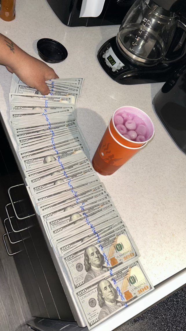 Moneybthereason's tweet photo. Thursday night chronicles💕💕🌪️🌪️ #BEENLIT https://t.co/UReDM9YRx3