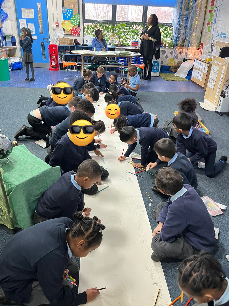 STC_3DH's tweet photo. To kick start our project, we thought about our big question 'do we always appreciate what we've got?'. Together we created a team picture of all the things we appreciate in our world 🤩 https://t.co/MZZ3Xy3ws0