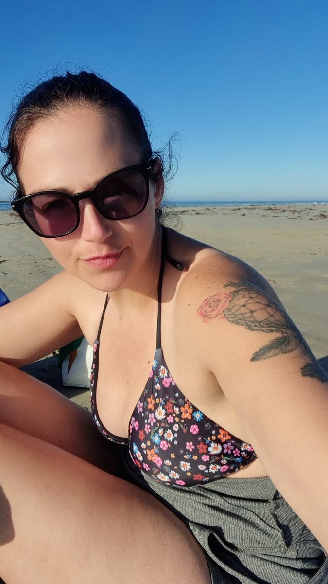 GoddessJaed's tweet photo. In or out of clothes I'm the hottest goddess ever 

Findom Femdom Paypig https://t.co/DzJHel1zE2