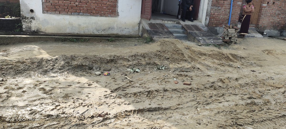 #unnao 
<a href="/CMOfficeUP/">CM Office, GoUP</a> 
<a href="/MlaGupta/">Pankaj Gupta MLA Unnao Sadar</a> 
<a href="/myogioffice/">Yogi Adityanath Office</a> 
<a href="/myogiadityanath/">Yogi Adityanath</a> 
शुक्लागंज वार्ड 118 पार्षद जयकिशन जैकी के घर के सामने की रोड बस्ती के लोग नरकीय जीवन जीने को मजबूर है 
पार्षद और ठेकेदार की मिलीभगत की भेट चढ़ गई ये रोड जब कि नगर पालिका की तरफ से ये रोड बनना पास हो चुका है