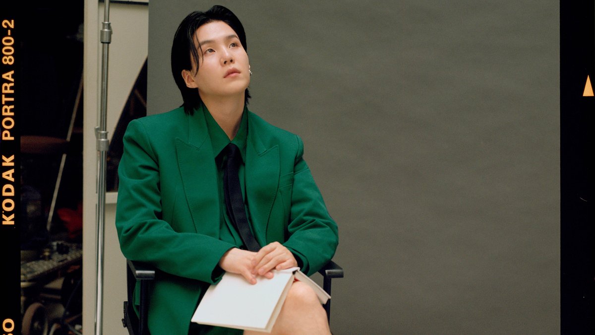 #ValentinoNarratives に起用されたブランドアンバサダー #BTS の #SUGA に注目

#ValentinoDiVas のフルストーリーと #VALENTINOGARAVANI ワンスタッズXLスニーカーを含むアイテムはこちらでご覧いただけます： on.valentino.com/ValentinotheNA…

#ユンギ