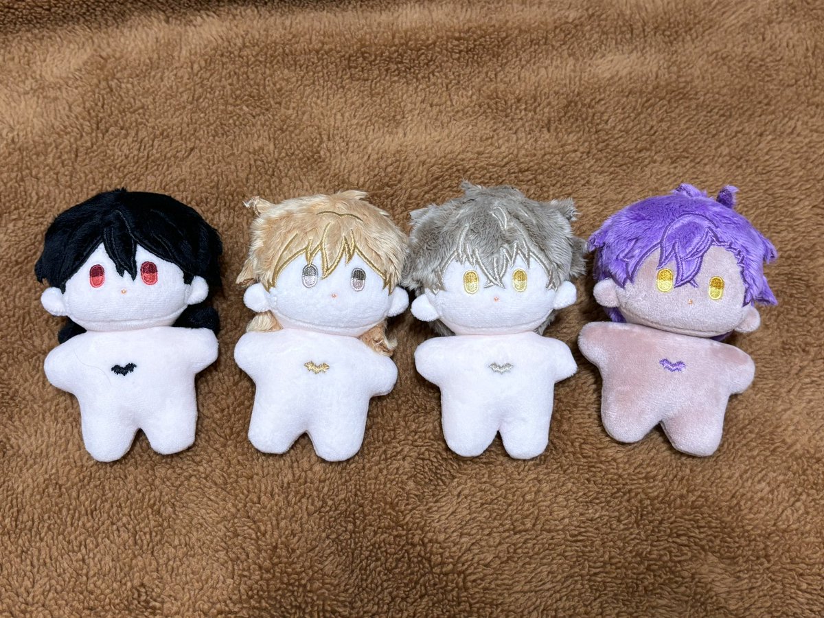 Ryz_C0's tweet photo. #와기언데드(@wagi_enstars_) 드디어 배송 받았따...!!!!! 감격의 눈물 한바가지 🥹🥹🥹... 진짜 너~~~~~~어어어무너무너무너무너무 귀여움!!!!!!!! ㅠㅠㅠㅠ 감사합니다 덕분에 행복이 두 배...💚🍀 와기언데드 짱 💜 꼬까옷도 넘 잘 어울리는 흑흑 ㅠ 드디어 입힌다 너네 주려고 사 둔 옷...!!!! https://t.co/2Oz2HfRpCd