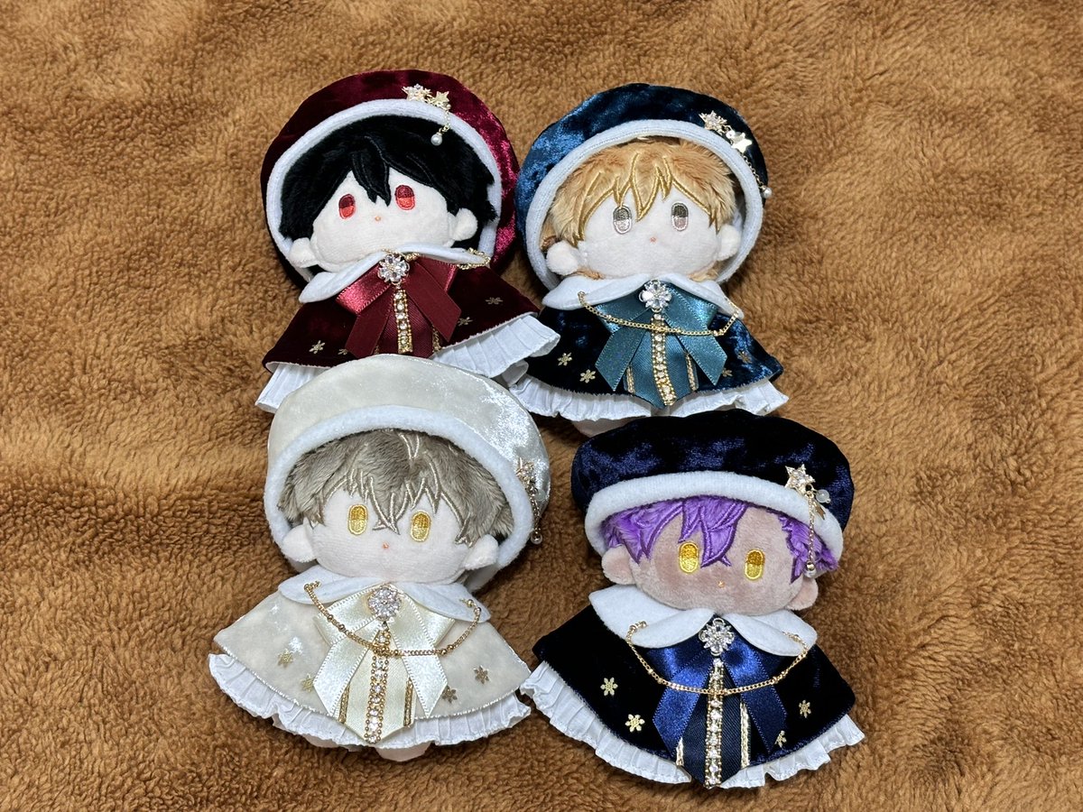 Ryz_C0's tweet photo. #와기언데드(@wagi_enstars_) 드디어 배송 받았따...!!!!! 감격의 눈물 한바가지 🥹🥹🥹... 진짜 너~~~~~~어어어무너무너무너무너무 귀여움!!!!!!!! ㅠㅠㅠㅠ 감사합니다 덕분에 행복이 두 배...💚🍀 와기언데드 짱 💜 꼬까옷도 넘 잘 어울리는 흑흑 ㅠ 드디어 입힌다 너네 주려고 사 둔 옷...!!!! https://t.co/2Oz2HfRpCd