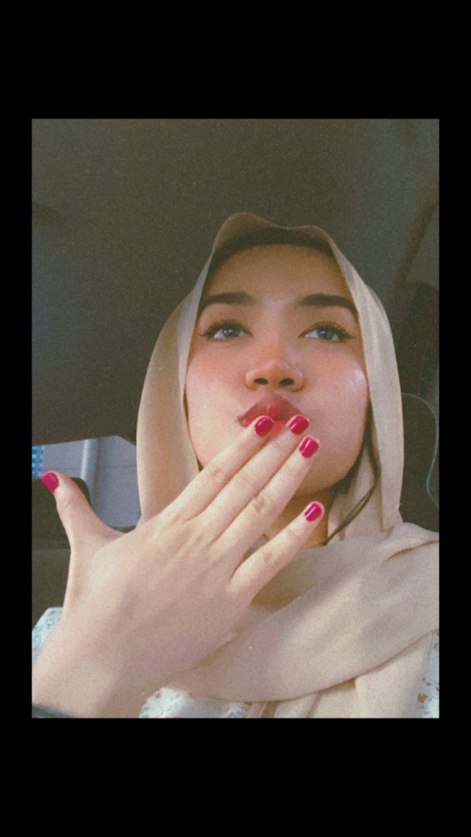 dieyyy1's tweet photo. happy weekend yalls 💋 https://t.co/R0GWvvqOSM