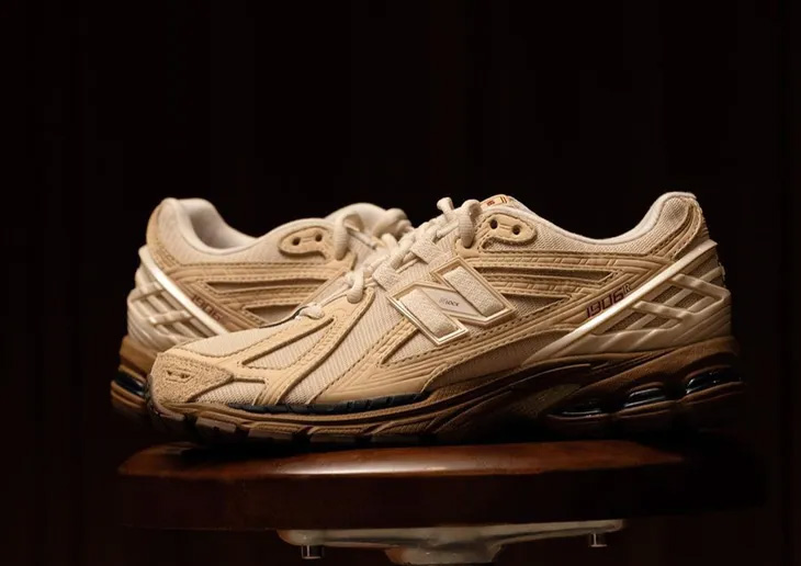 designscene's tweet image. The collaboration between #Randomevent and #NewBalance has resulted in the “The Sweetness of Kin” collection, featuring the #1906R and 9060 models: designscene.net/2024/01/random…

Photo Courtesy of Randomevent