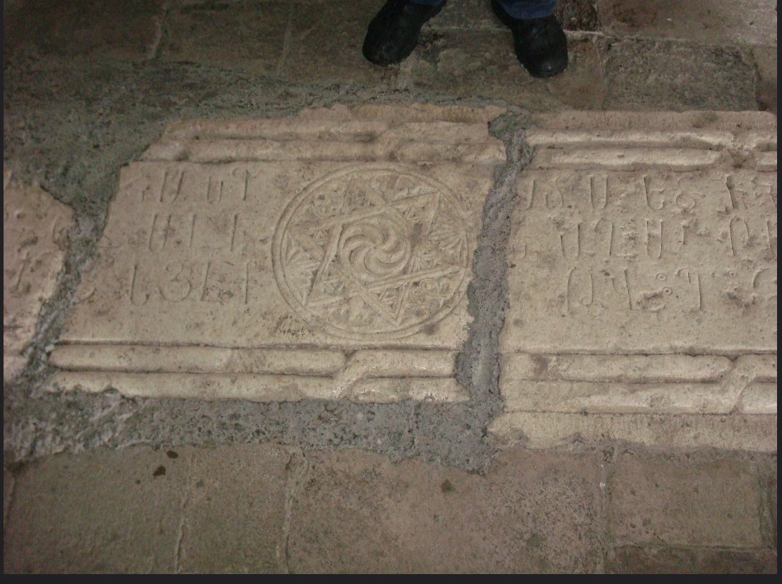 @nap_qu33n @KarenMkrtchyan4 @salimov_qulu @Rashad25160932 Moreover, his marble tombstone is located in the yard of Gandzasar monastery he built in 1241, & it has ..oh noo Armenian inscription, the Armenian wheel of eternity symbol & the Six pointed star of Armenia which you can find ALL over Armenian monuments: attarmenia.com/photovideocook…