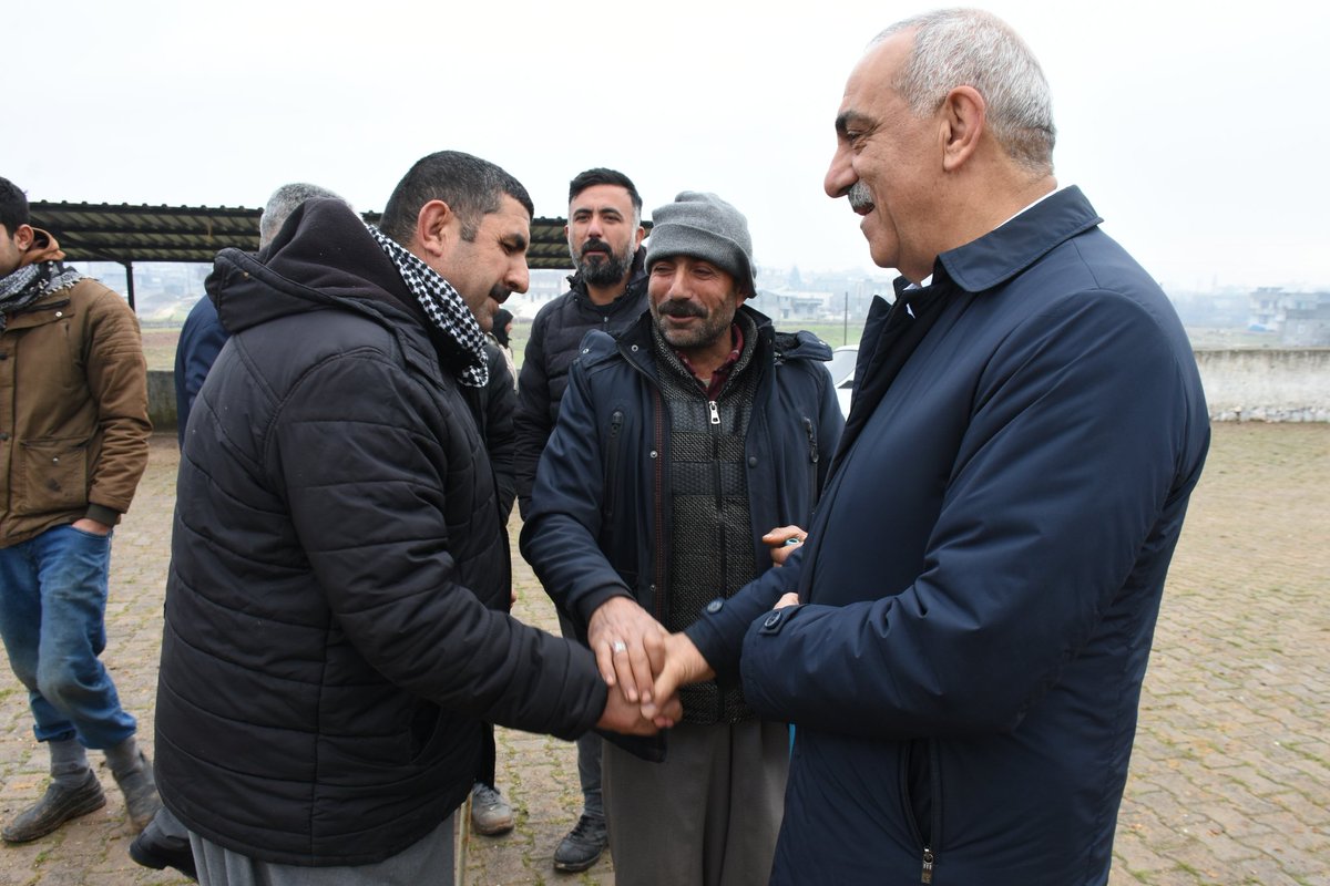 aslanalibayik's tweet photo. Güzel ve hayırlı bir günün sabahında Belediye Meclisi üyemiz @DurruNarin ile hayvan pazarındaki  hayvancı esnafımızla bir araya geldik. Kışın soğuğunu sıcak ve dostane sohbetleriyle ısıtan esnaf dostlarımıza hayırlı kazançlar diliyorum.

@erkankandemir
@bybekirbozdag
@adelioglu63 https://t.co/QqsLxybwNW