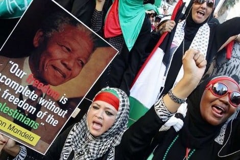 basima_issa's tweet photo. دولة #جنوب_أفريقيا تقاضي إسRائيل بتهمة الإبادة الجماعية ومعها 50 دولة عربية بتهمة التخاذل.
هذا هو إرث #مانديلا الذي لا ينضب 💪
👌👌👌 https://t.co/y9hRbSkkWt