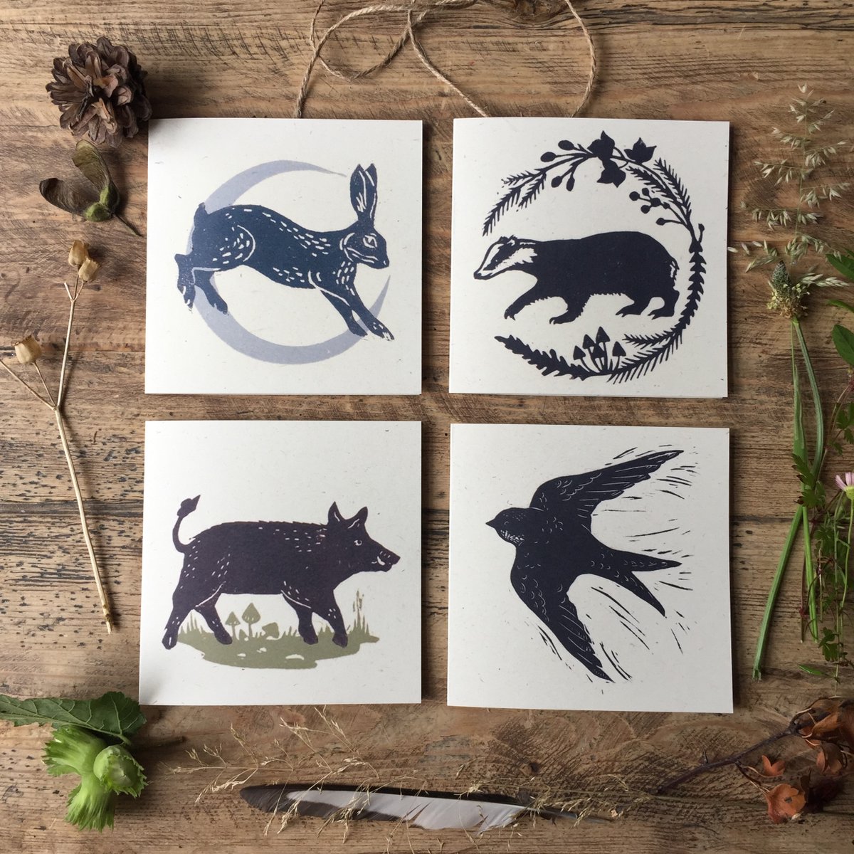 Little greeting cards reproduced from my linocuts - great for birthdays, or just a note for a nature loving friend 💚
#indiebiz #shopsmall #UKGiftHour #elevenseshour #etsy #greetingcards 

sarahrobinsondesigns.etsy.com/listing/152354…