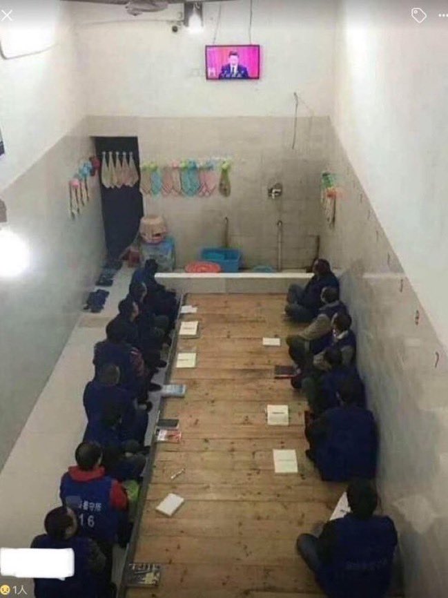 Doğu Türkistan’da hala büyük bir ‘Soykırım’ yaşanıyor. 

Foto: Kampların içinden bir görüntü

#DoğuTürkistan #Epistein