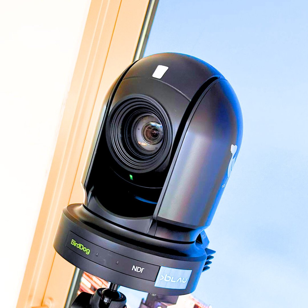 ✨ Descubre la magia de la producción con las cámaras robotizadas. 📹💫

Nuestras cámaras no solo capturan momentos, ¡sino que los transforman en experiencias inolvidables! 

#resolutivamentecreativos #DoitBlau #Productoraaudiovisual #Agenciadecomunicacion