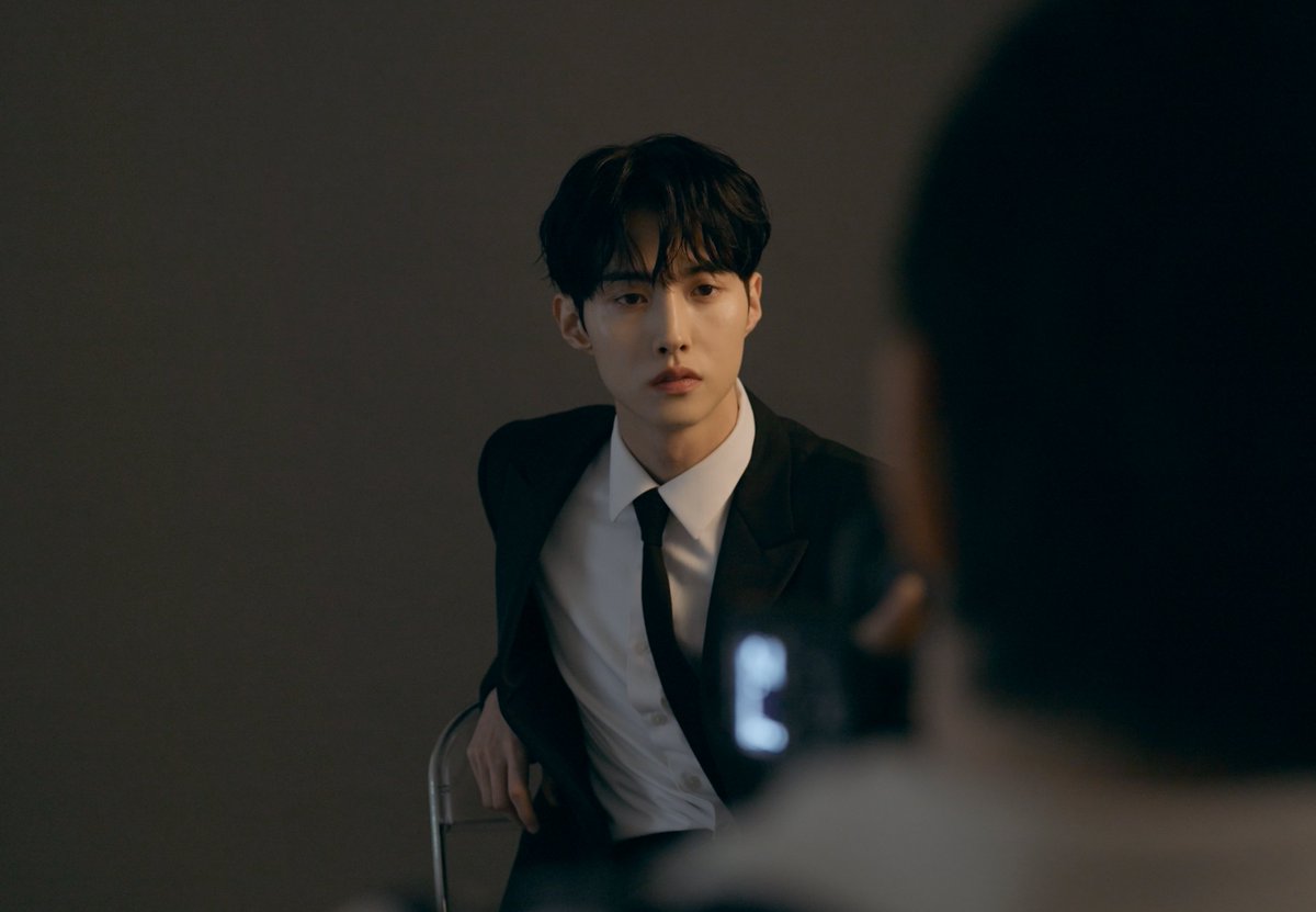 [여원 Behind the scene RT 이벤트]
보기만 해도 웃음 나왔던 창구씨 B컷 대공개✨
이 트윗을 재게시해주세요. RT 1,000회 이상 시 더욱 숨막히는 비하인드컷들이 공개됩니다❣️

💌 온라인 라이브 정보
- 공연 일시: 2024. 01. 20(토) 20시
- 러닝타임: 120분
- 링크: bit.ly/4aVCEEe