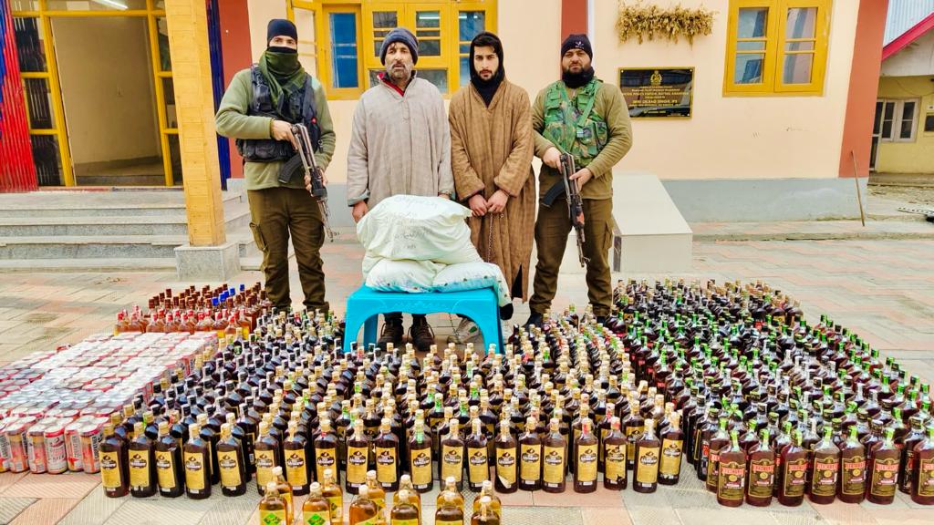 Our commitment to make #Anantnag Drugs free District; We raided on the residential house of Mohd Ramzan Ganie at Seer Hamdan Mattan & recovered 9.27 Kgs of Charas powder, 867 Bottles of illicit liquor & 13325 Rs Cash. Case registered & investigation initiated. #DrugsFreeAnantnag