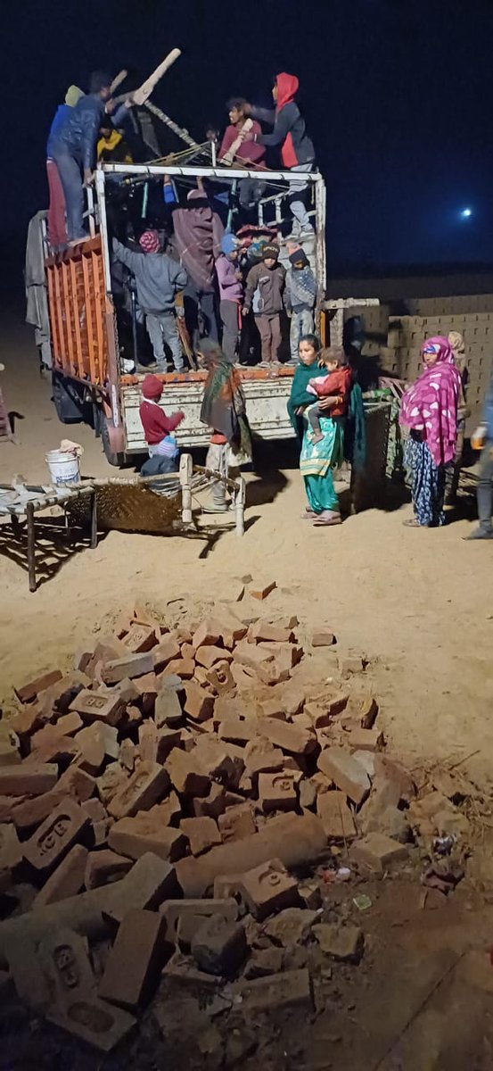 ddvavsj2013's tweet photo. 27 bonded labourers released from District Sirsa, Haryana with the support of University of Nottingham #rightslab #slavery #Labour #children https://t.co/hrpH4Girg8