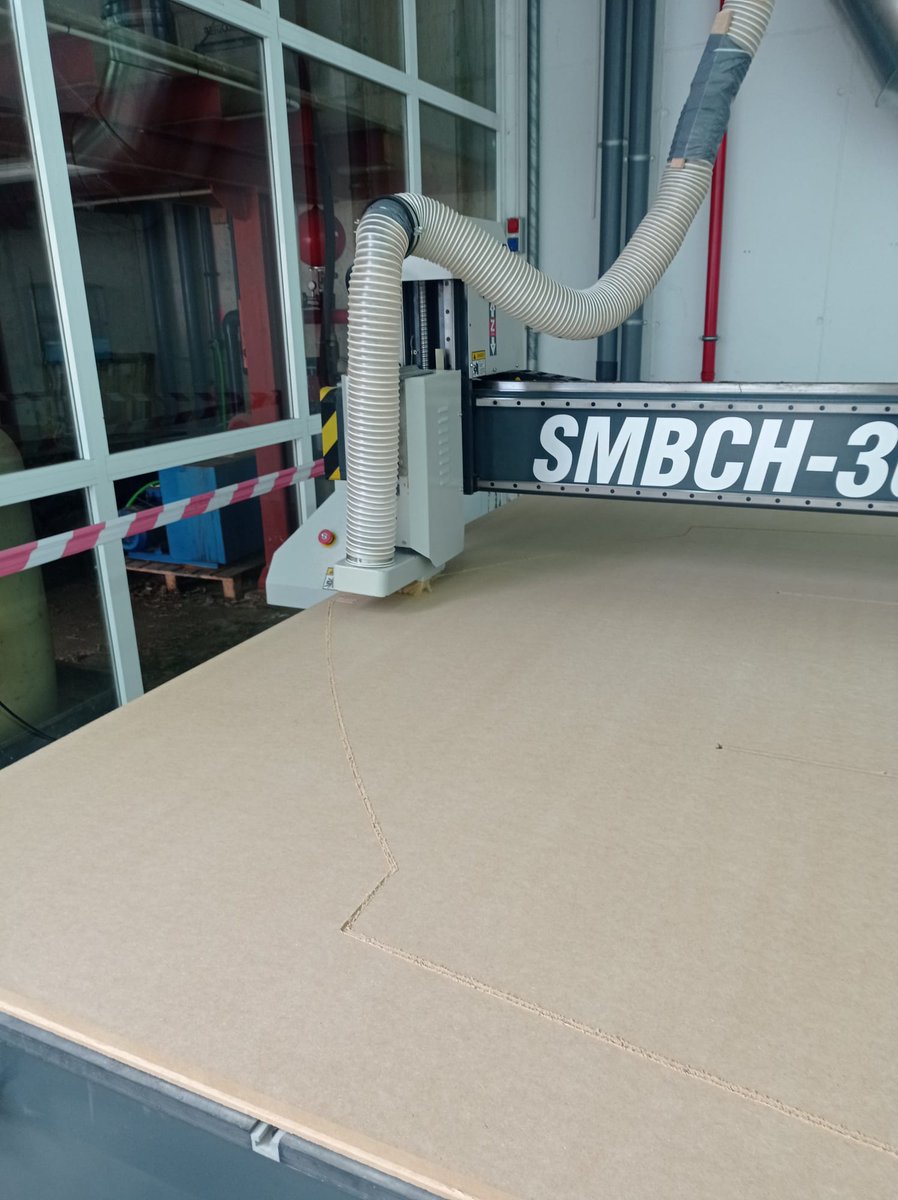 centre_bit's tweet photo. ¡Sinergias innovadoras en el #CentreBit! Rebot Yatchs y Prototipos de 3D Joyas colaboran en la fabricación de un molde de casco para un barco eléctrico de 8m, utilizando la Fresadora CNC del #FabLab CentreBit Menorca.⚓🚤 #Tecnología #fabricacióndigital #electricboat #cncmaching https://t.co/TYChi9QH3q