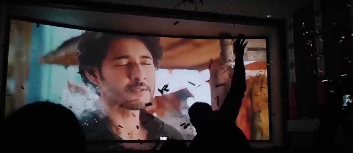 deepthisgt's tweet photo. Utti @urstrulyMahesh kosam kurchunna.  🔥💯✨🥹
He gave his heart and soul to the film. 
Dance ayte vere level. 
First time release day single screen exp.
MB manchi stories select cheskunte inka Ella untundo. 😢 
4-5 years ayna Parledu manchi cinema oste chalu.
🙏🏼 #GunturKaaram https://t.co/VKSzGHmy5n