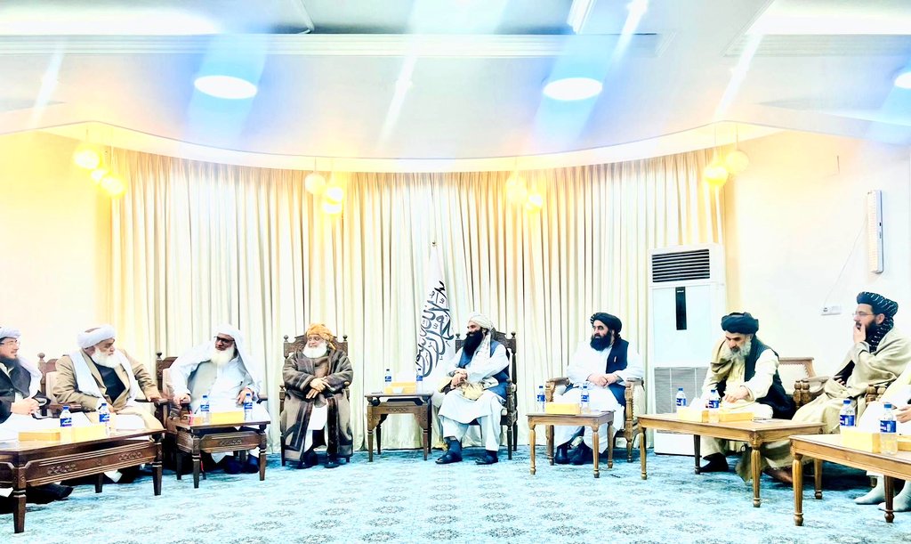 mufti_sajid_'s tweet photo. قائد جمیعت مولانا فضل الرحمان  صاحب کی امارت اسلامی افغانستان کے وزیرداخلہ خلیفہ سراج الدین حقانی سے ملاقات 

ملاقات میں وزیر مہاجرین حاجی خلیل الرحمان سمیت دیگر عہدیداران موجود 

وزیرداخلہ خلیفہ سراج الدین نے مولانا فضل الرحمان کے دورہ افغانستان کو خوش آئند قرار دیا 

وزیرداخلہ خلیفہ سراج الدین نے مولانا فضل الرحمان کو افغانستان کی داخلی صورتحال سے آگاہ کیا

مولانا فضل الرحمان نے خلیفہ سراج الدین کی دونوں ممالک کے درمیان کردار اور کاوشوں کو سراہا ❤️