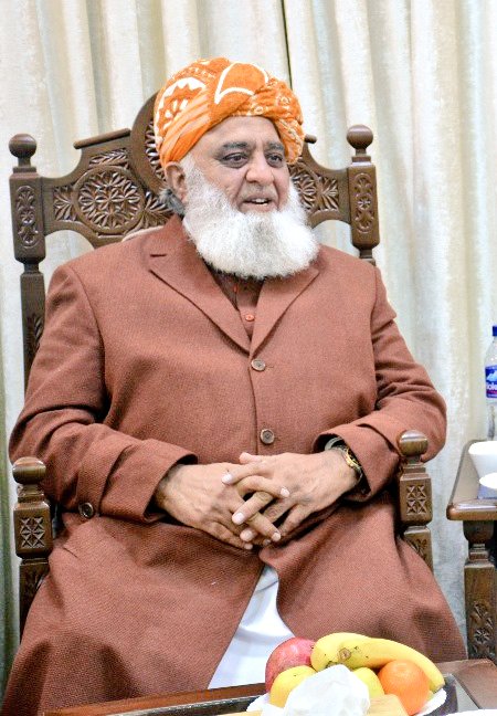 AzizullahP43750's tweet photo. لوگ شکوہ کرتےہیں کہ آپ مولوی کو کیوں سپورٹ کرتے ہیں؟ بابا! مولوی ہوں تو مولوی کا پشت بان بنوں گا اور اسی کو سپورٹ کروں گا۔ مولوی
 ہوکر یوتھے کیسے بن سکتا ہوں؟ https://t.co/iF1BF57lYj