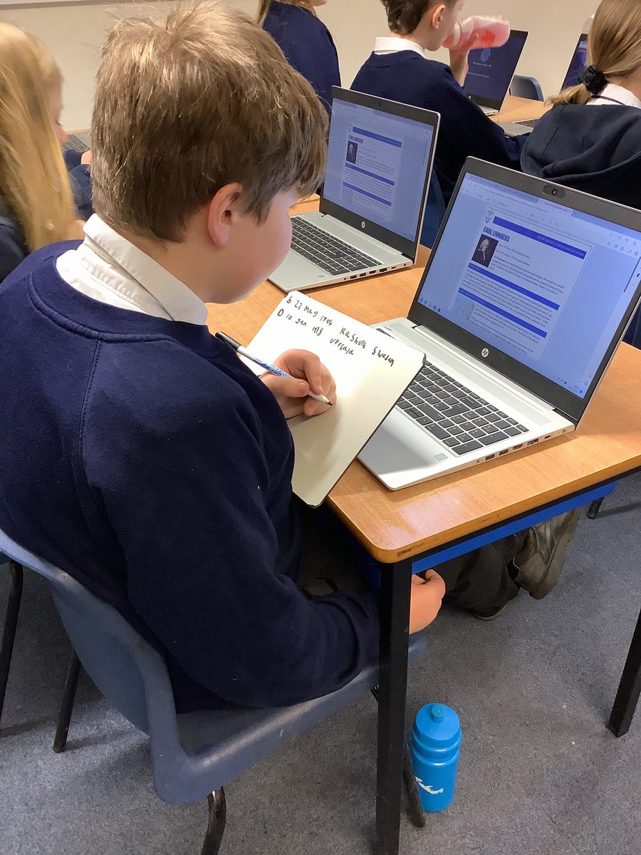 CroxbyPrimary's tweet image. Year 6 are thinking hard about their next Graduate Award they want to pass. Will it be Carl Linnaeus - the pioneering scientist or Anne Frank as part of our Little People Big Dreams section? #scholarship #independentstudy