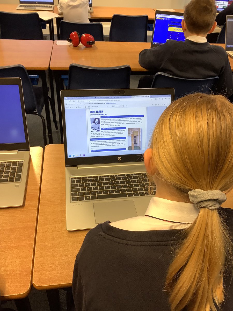 CroxbyPrimary's tweet image. Year 6 are thinking hard about their next Graduate Award they want to pass. Will it be Carl Linnaeus - the pioneering scientist or Anne Frank as part of our Little People Big Dreams section? #scholarship #independentstudy