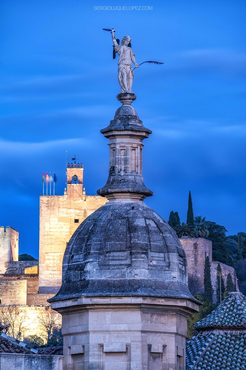 Sergioluquelope's tweet photo. EL ARCÁNGEL MISTERIOSO.  𝗖𝗘𝗜 𝗔𝗟-𝗭𝗮𝘄𝗶𝘆𝗮
El Arcángel de la Catedral de Granada, para unos el Arcángel Miguel para otros el Arcángel Uriel, yo personalmente me declino por este último. https://t.co/fLFsA1siop