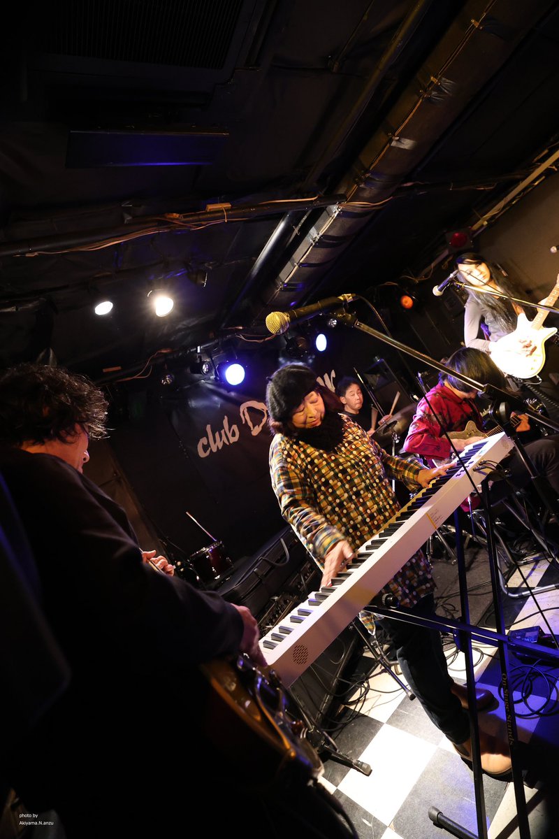 pkpkppk's tweet photo. @taigayamazaki @Tabatamitsuru @kawaguchimasami @TABATA_SHOP @sisenX 2023.1.9 荻窪club Doctor
☆2024 NEW YEAR PARTY☆
⑥(〜⑦)
Plugged ear
続いてホイミのミホさんも参加!
#福岡林嗣 #川口雅巳 #田畑満 #山崎怠雅 #諸橋茂樹 #Pluggedear
#ホイミ @miporing7757 https://t.co/uzHuQai4L9