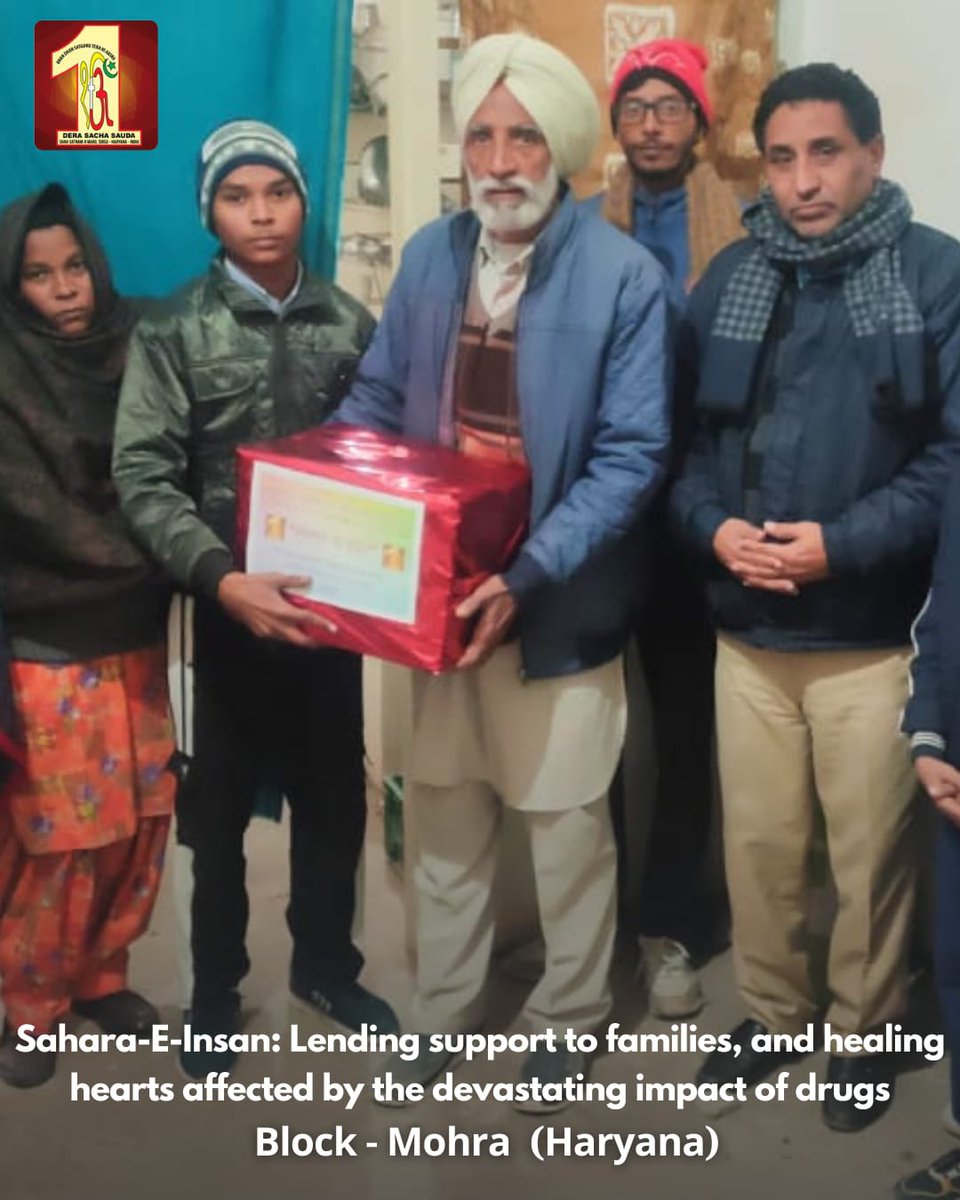 DSSNewsUpdates's tweet photo. Offering a profound blessings amidst the trials of life, Dera Sacha Sauda volunteers are providing unwavering support to families the affected by the drug addiction with the teachings of Revered Saint Dr. MSG. Beyond material aid, their compassionate efforts aim to infuse warmth, smiles, and  create a sense of restored hope. #Sahara_E_Insan #drugaddiction #saynotodrugs #DeraSachaSauda
