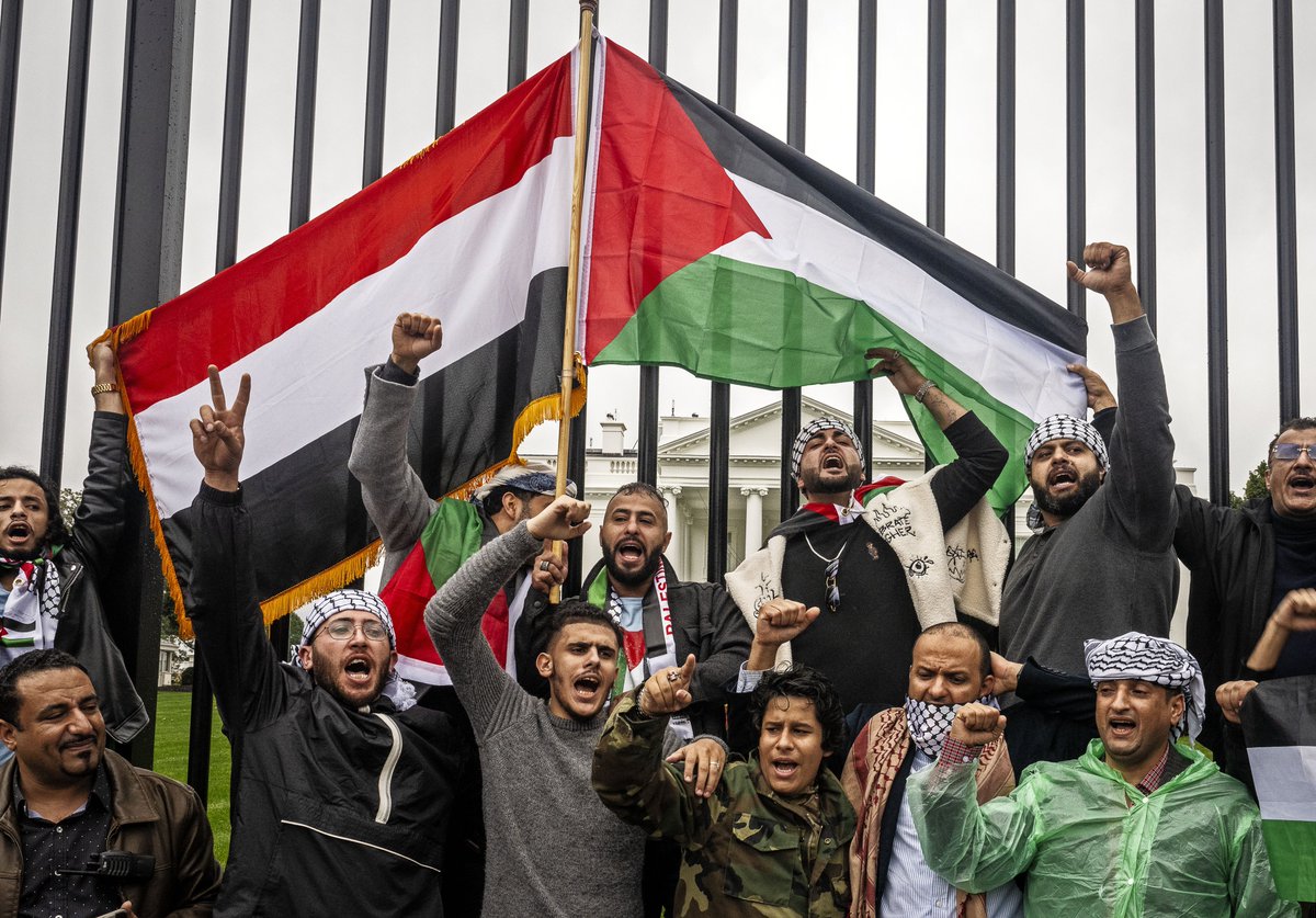 Blue Moon tweet media