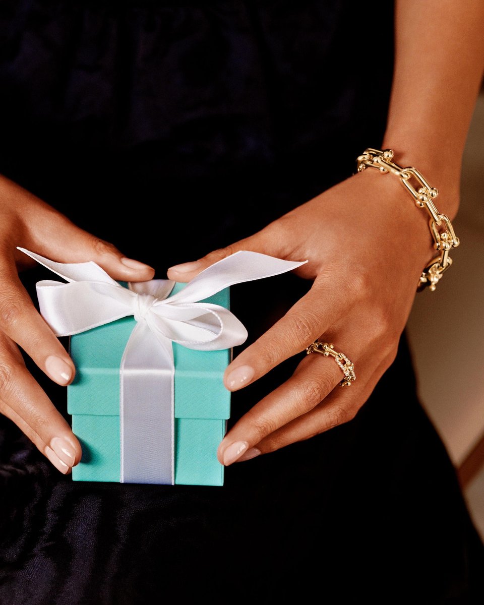 Looking for a new role in fashion? Tiffany & Co. are hiring:

Intern, High Jewelry Diamond and Gemstone Acquisition: bof.visitlink.me/FxlizY 

Intern, Responsible Sourcing: bof.visitlink.me/epFUp- 

Intern, Global Financial Systems: bof.visitlink.me/_SgkyX 

#BoFCareers