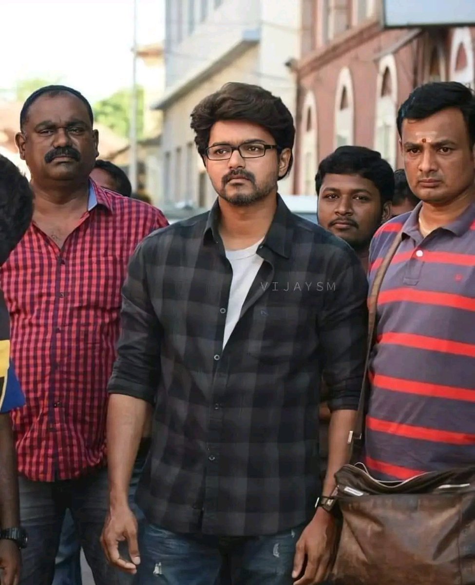 vijayfan6211's tweet photo. Unseen still from theri #PongalConquerorVIJAY https://t.co/N6HqYMScM6