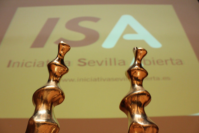 Concedidos los XVI Premios ISA a la Fundación Cristina Heeren y a la Asociación Sevilla Quiere Metro. El acto público de entrega de premios será el 18 de enero en <a href="/platea_odeon/">Platea Odeon</a> Te esperamos! Amplía la información en iniciativasevillaabierta.es/xvi-premios-is…