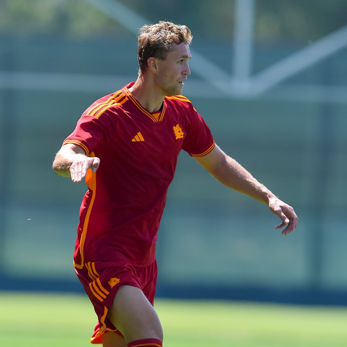 OfficialASRoma's tweet photo. 🤝 Solbakken ceduto a titolo temporaneo all’Urawa Reds 🇯🇵

In bocca al lupo, Ola! 
📄 https://t.co/HOPGFos6ig

#ASRoma https://t.co/atKyWJazr8