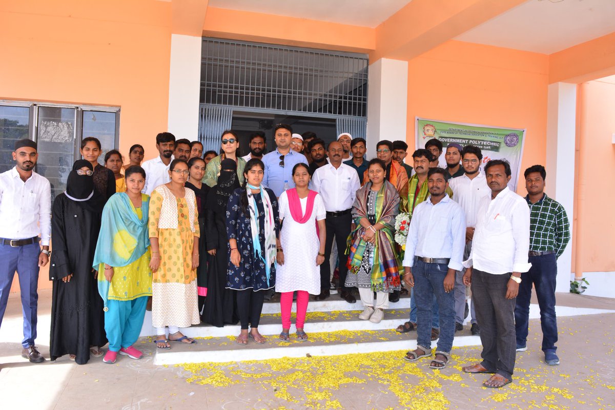 AP_Skill's tweet photo. Good Neighbours International Organisation (NGO) #SouthKorean Team Members Ms #Jemmilia Mr #Han and Ms #Susmitha Mr #SandeepGupta had Visited #SkillHub Government Polytechnic, #Rayachoty #AnnamayyaDistrict and Interacted with Skill Hub Trainees. https://t.co/vCodgRCMtE