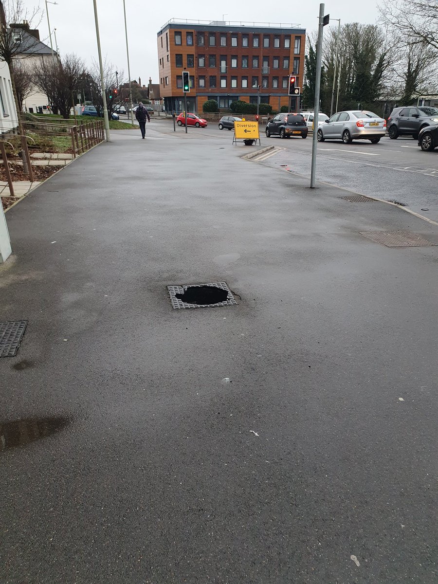 IainRayner1's tweet photo. @KentPoliceAsh @AshfordCouncil There is an open manhole on Station Road in Ashford, someone is going to get hurt, it's lethal. https://t.co/C3WEyQsq4G