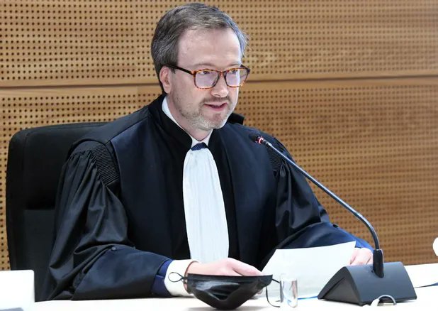 Michaël Humbert, président du tribunal de Guéret, vient de condamner à 3  mois de prison ferme et 3500 euros d’amende un français ayant commis  l’erreur de défendre une vieille dame de 83 ans agressée chez elle par  un toxico multi-récidiviste qui, lui, s’en sort avec une amende