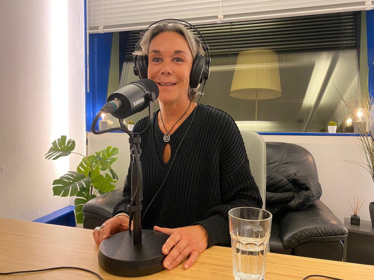 Theater- und Bücherautorin Livia Anne Richard gewährt tiefe Einblicke in ihren kreativen Prozess. Ein inspirierender Talk, der mit Schokolade beginnt und beim Streben nach Gerechtigkeit endet. 🎭📚

🎧 Höre jetzt rein: ticketpark.ch/theatertalk 

#ticketpark #theaterTalk #podcast