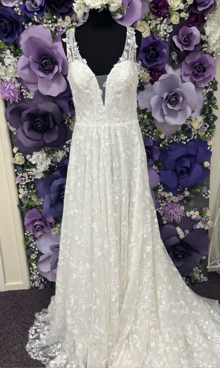 Wed4LessOutlet's tweet image. ⭐️⭐️⭐️⭐️⭐️
Which bride are you?
Choose from hundreds of gorgeous wedding dress designs and try YOUR OWN SIZE in any style!
*
Dresses shown from £299 ~ No appointment needed, just call in!
WED4LESS.co.uk/?utm_source=tw…
#weddingdress #wed4less #bride #getwedforlessatwed4less