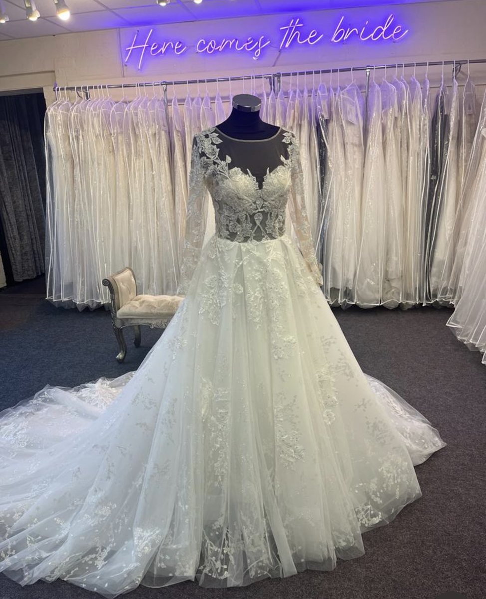 Wed4LessOutlet's tweet image. ⭐️⭐️⭐️⭐️⭐️
Which bride are you?
Choose from hundreds of gorgeous wedding dress designs and try YOUR OWN SIZE in any style!
*
Dresses shown from £299 ~ No appointment needed, just call in!
WED4LESS.co.uk/?utm_source=tw…
#weddingdress #wed4less #bride #getwedforlessatwed4less
