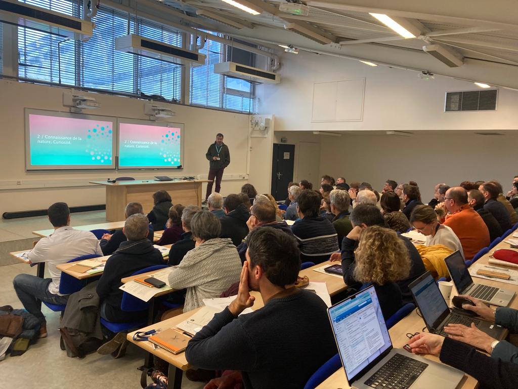 CNRS_dr17's tweet photo. #AnnéePhysique 🎆| Ce 12 janvier matin, à #Nantes, 53 enseignants du secondaire en Physique-Chimie assistent à 3 conférences au laboratoire #Subatech ⬇️ https://t.co/loYB0EbdQb